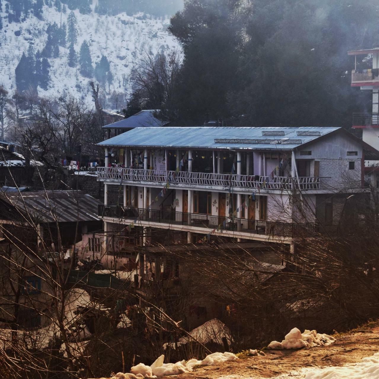 Bros Hostel Manali Exterior photo