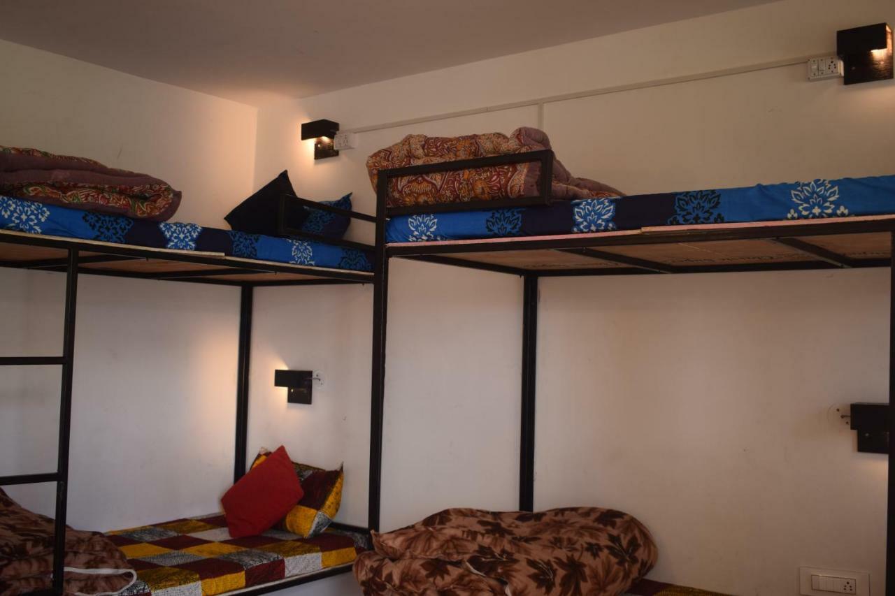 Bros Hostel Manali Exterior photo