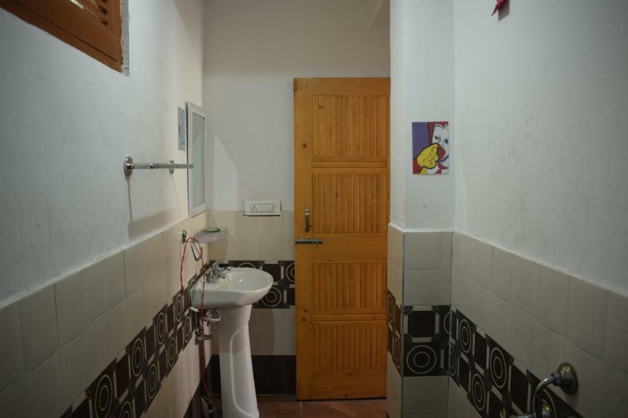 Bros Hostel Manali Exterior photo