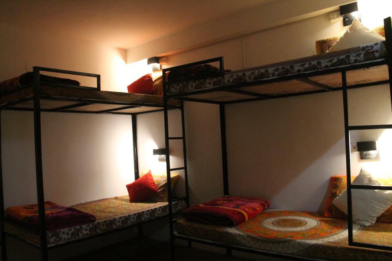 Bros Hostel Manali Exterior photo